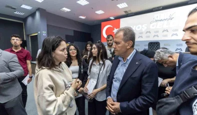 Mersin Büyükşehir Belediye Başkanı Vahap Seçer, Gençlik Buluşması’nda katılımcı demokrasiyi vurguladı