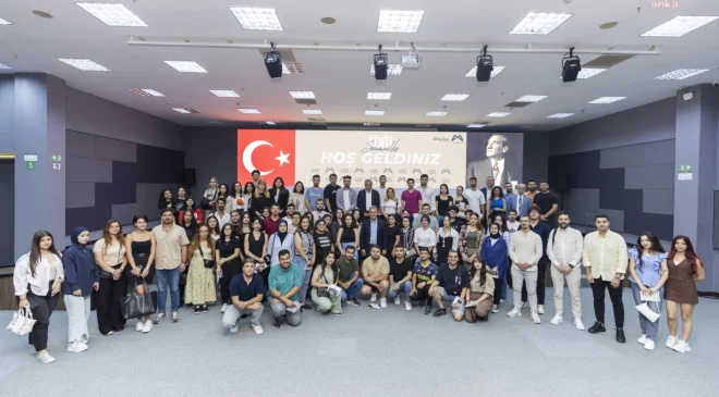 Mersin Büyükşehir Belediye Başkanı Vahap Seçer, Gençlik Buluşması’nda öğrencilere desteklerini anlattı