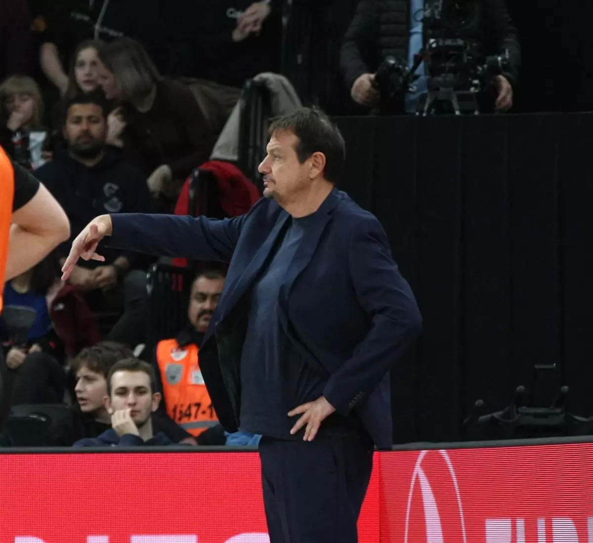Anadolu Efes, Panathinaikos’u Farklı Geçti