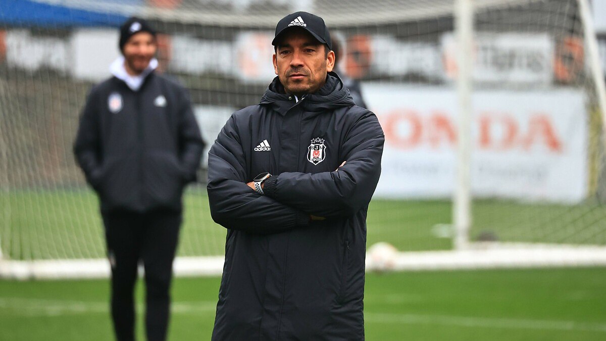 Giovanni van Bronckhorst, UEFA’da işe başladı